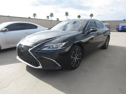 Used 2024 Lexus ES 300h w/ Premium Package image 1