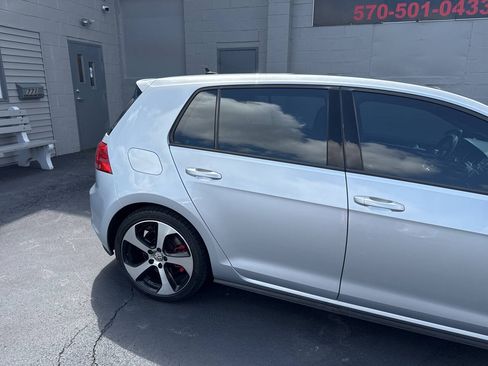Used 2017 Volkswagen GTI SE FWD image 9