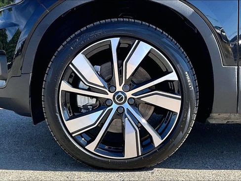 Used 2021 Volvo XC40 P8 Recharge w/ Advanced Package AWD/4WD image 12