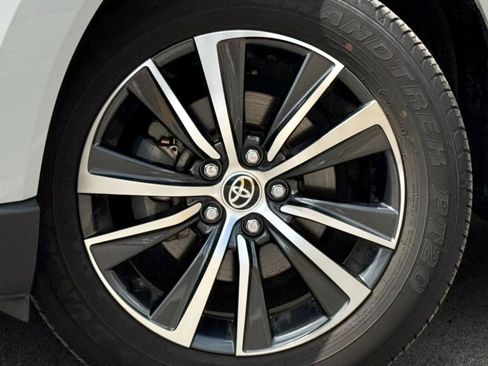 Used 2023 Toyota Venza LE AWD/4WD image 22