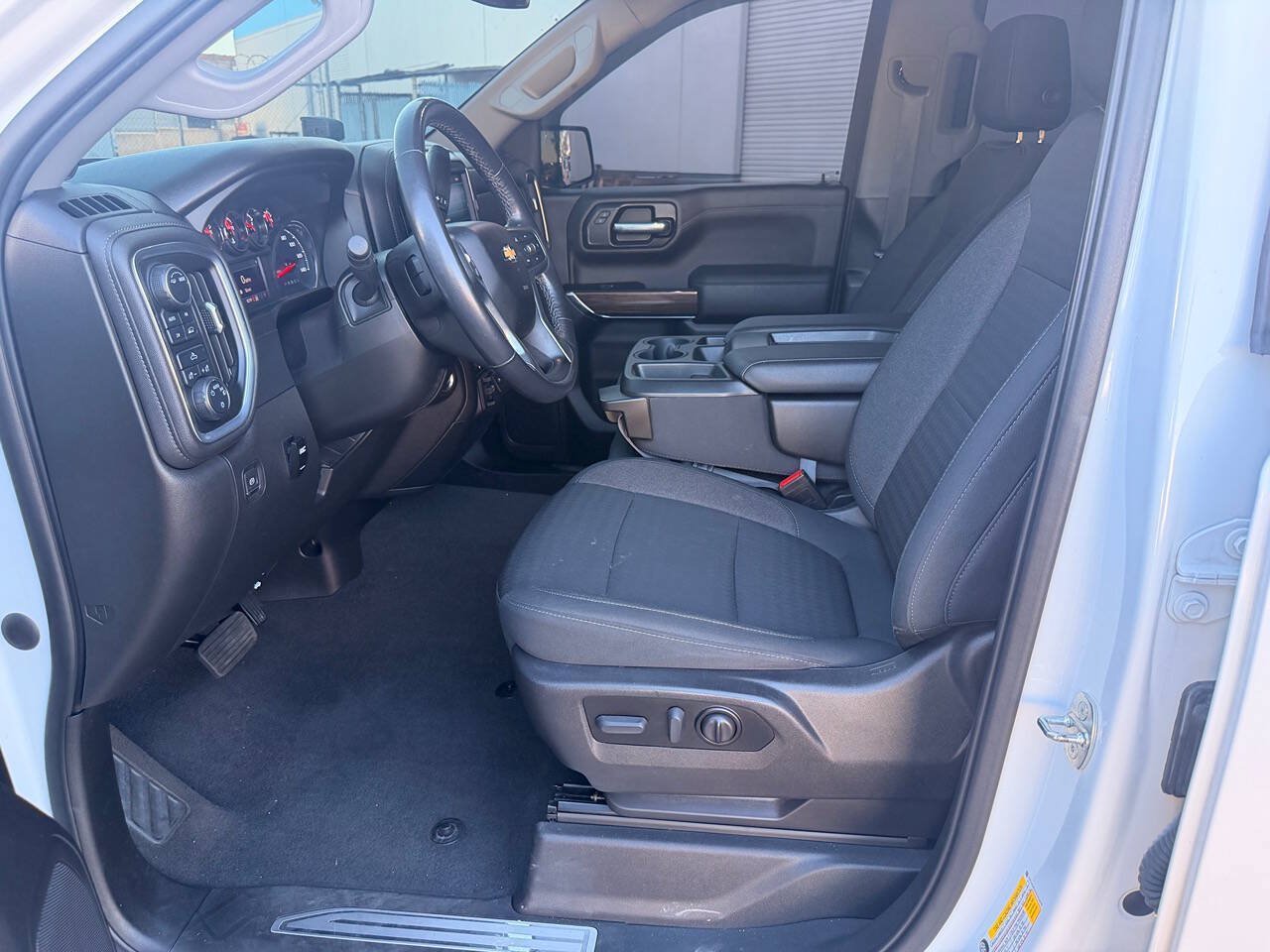 Used 2021 Chevrolet Silverado 1500 LT AWD/4WD image 21