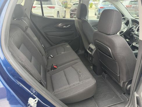 Used 2022 GMC Terrain SLE w/ Driver Convenience Package image 11