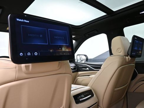 Used 2023 Cadillac Escalade Premium Luxury AWD/4WD image 31