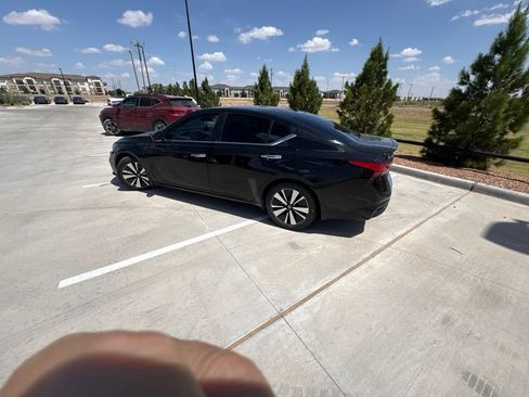 Used 2022 Nissan Altima 2.5 SV w/ SV Premium Package FWD image 11