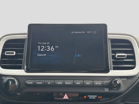 Used 2022 Hyundai Venue Limited w/ Cargo Package FWD image 21