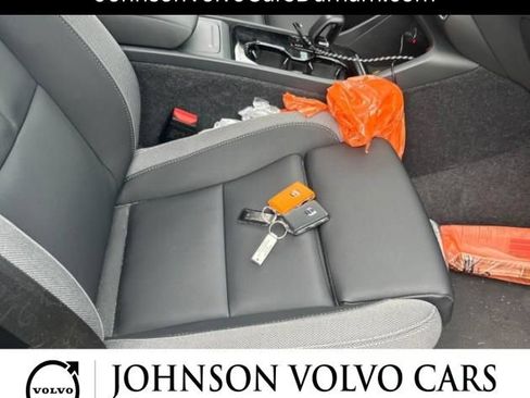 Used 2023 Volvo XC40 Recharge Core AWD/4WD image 8