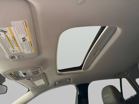 Used 2024 Chevrolet Trax ACTIV w/ Sunroof Package FWD image 28