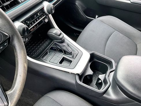 Used 2021 Toyota RAV4 LE image 14