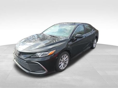Used 2024 Toyota Camry LE image 2