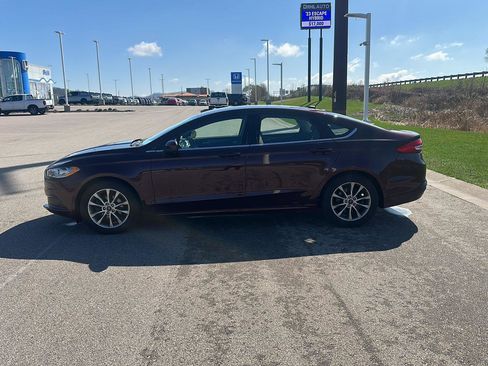 Used 2017 Ford Fusion SE image 5