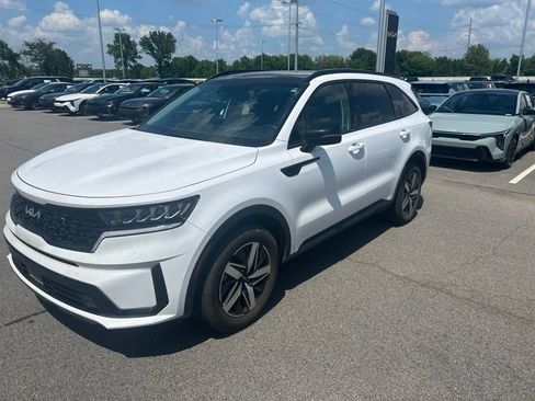 Certified 2023 Kia Sorento EX w/ Panoramic Sunroof Package FWD image 2