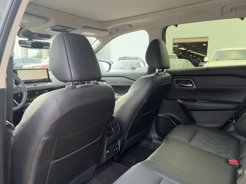 Used 2025 Nissan Rogue Platinum w/ Platinum Premium Package FWD image 24