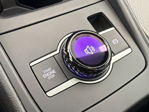 New 2026 Volkswagen Tiguan SE R-Line FWD image 18