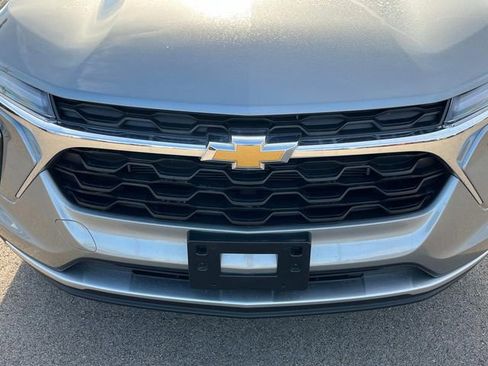 Certified 2025 Chevrolet Trax LT w/ LT Convenience Package image 11