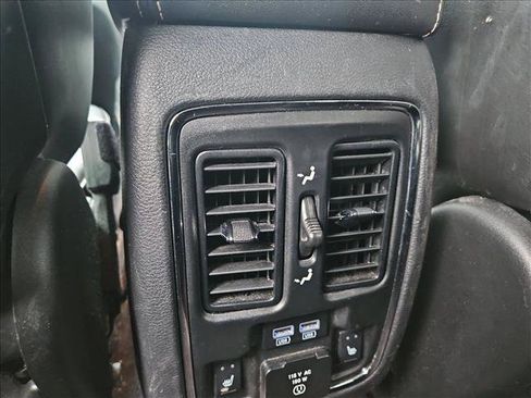 Used 2017 Jeep Grand Cherokee Overland RWD image 17