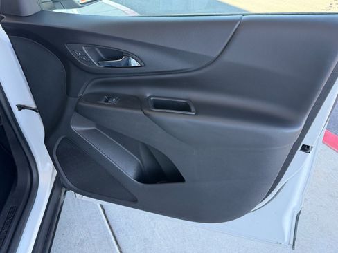 Used 2019 Chevrolet Equinox LT w/ Sun & Navigation Package image 17