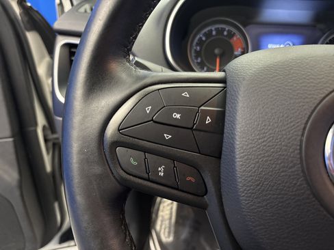 Used 2019 Jeep Cherokee Trailhawk AWD/4WD image 15