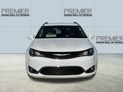 Used 2018 Chrysler Pacifica Touring-L FWD image 2