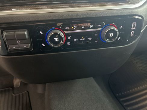 Used 2025 Chevrolet Silverado 2500 LT w/ Convenience Package image 23