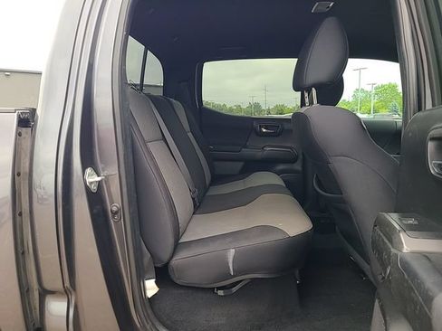 Used 2022 Toyota Tacoma TRD Off-Road AWD/4WD image 29