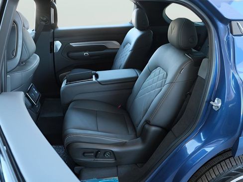 New 2024 VinFast VF 9 Plus AWD/4WD image 13