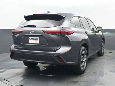 Used 2021 Toyota Highlander XLE FWD image 23