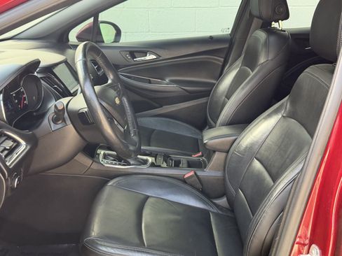 Used 2017 Chevrolet Cruze Premier FWD image 18