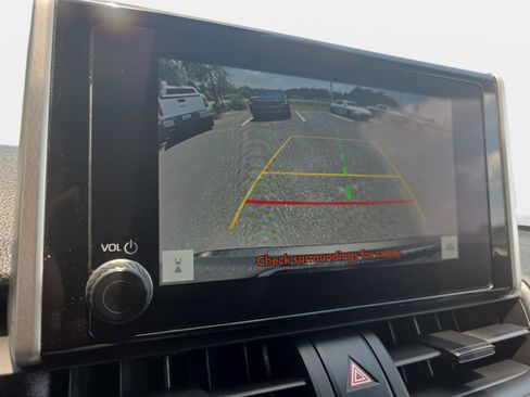Used 2024 Toyota RAV4 XLE FWD image 22