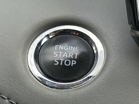 Used 2023 Toyota Highlander XLE image 27