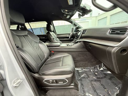 Used 2024 Jeep Wagoneer L Series II w/ Flexible Seating Group image 26