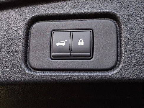 Used 2024 Nissan Pathfinder SL image 32