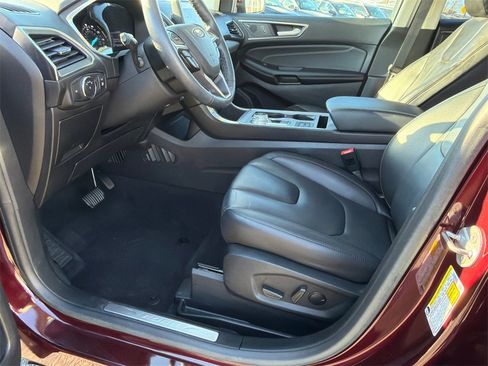 Used 2021 Ford Edge Titanium image 9