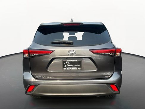 Used 2020 Toyota Highlander LE FWD image 4