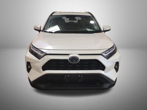Used 2022 Toyota RAV4 XLE Premium AWD/4WD image 2