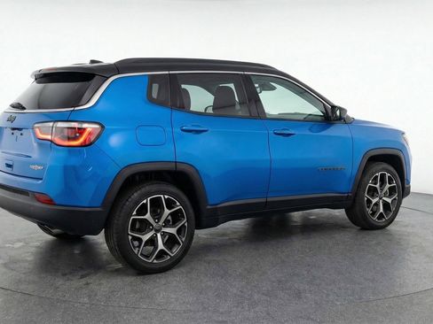 Used 2025 Jeep Compass Limited image 9