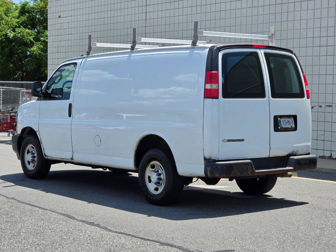 Used 2017 Chevrolet Express 2500 RWD image 5