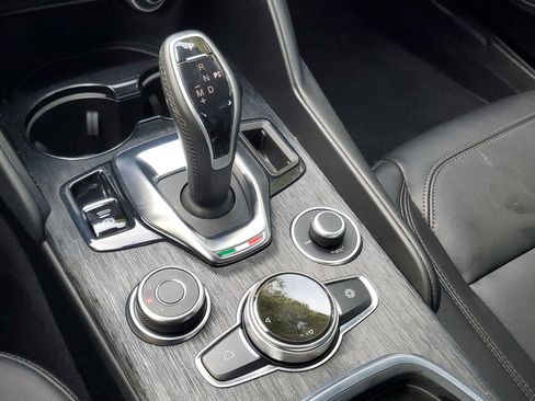 Used 2020 Alfa Romeo Giulia image 26