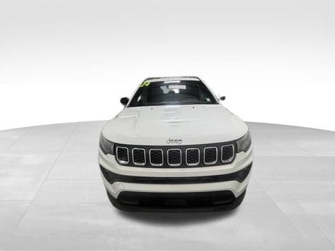 Used 2024 Jeep Compass Latitude AWD/4WD image 3