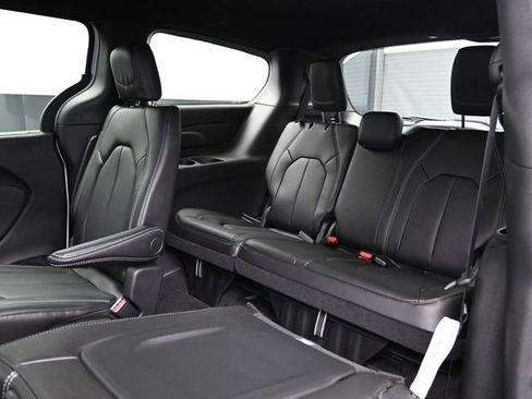 New 2026 Chrysler Pacifica Select w/ S Appearance Package image 22