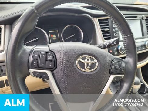 Used 2019 Toyota Highlander XLE image 11