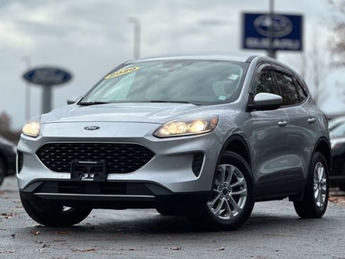 Used 2020 Ford Escape SE image 1