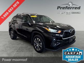 Used 2022 Toyota Highlander XLE AWD/4WD video 1