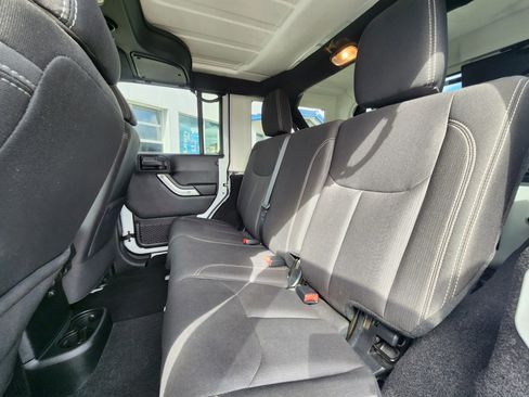 Used 2017 Jeep Wrangler Unlimited Sahara w/ Max Tow Package image 32