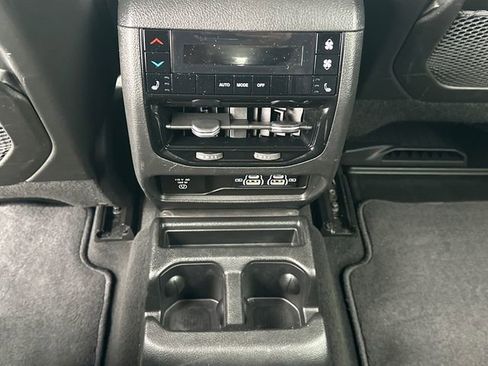 Used 2023 Jeep Grand Cherokee L Limited AWD/4WD image 21