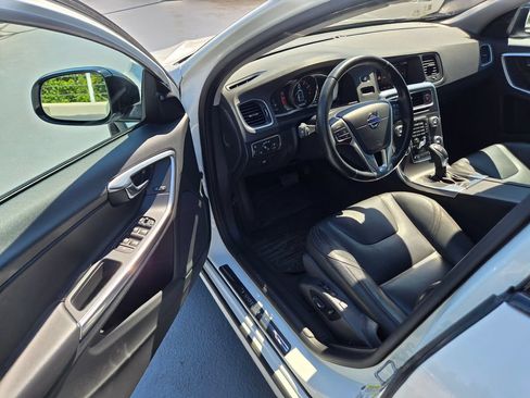 Used 2016 Volvo V60 T5 Cross Country w/ Convenience Package AWD/4WD image 19