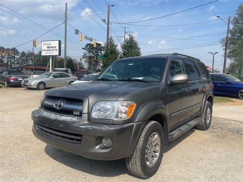 Used 2005 Toyota Sequoia Limited RWD image 1