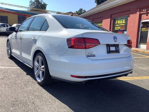 Used 2016 Volkswagen Jetta GLI SE FWD image 5