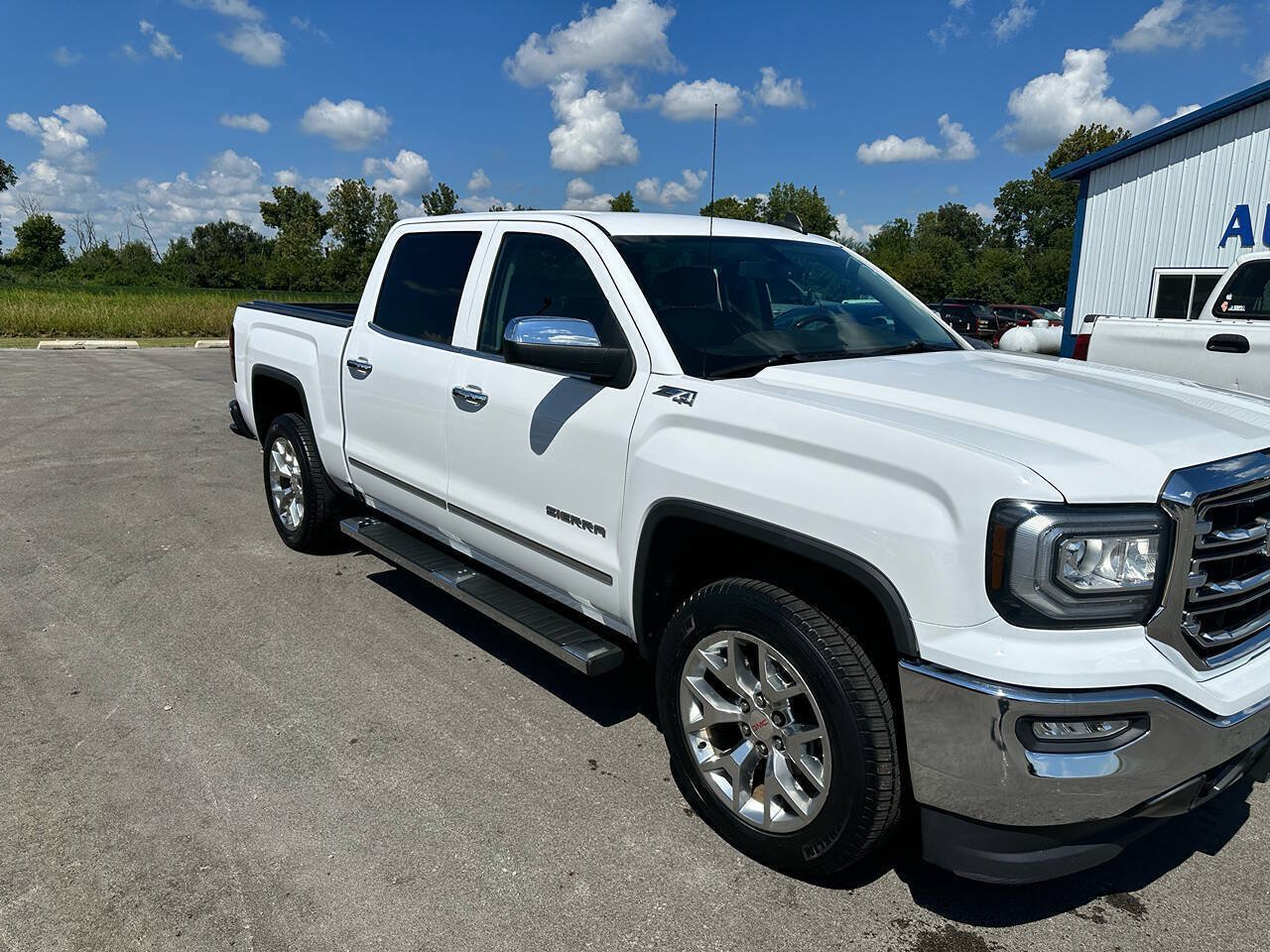 Used 2018 GMC Sierra 1500 SLT w/ SLT Premium Package AWD/4WD image 3