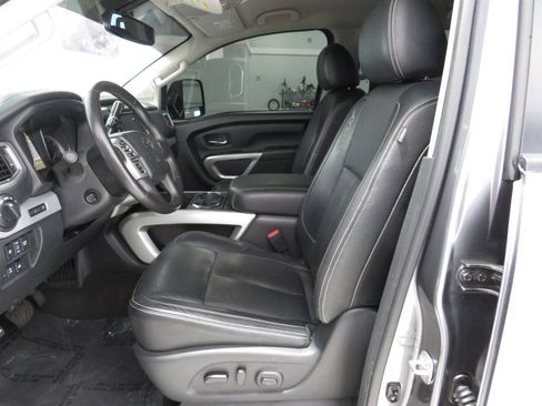 Used 2019 Nissan Titan PRO-4X w/ Pro-4x Convenience Package AWD/4WD image 13