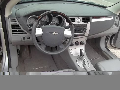 Used 2008 Chrysler Sebring Limited w/ Luxury Group FWD image 17